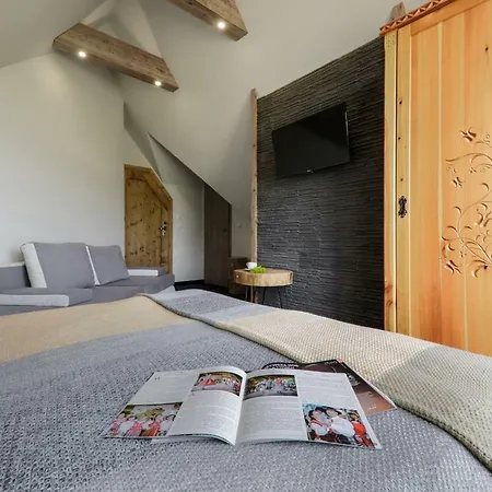 Проживання в сім'ї Zakohouse *